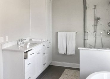 White Modern bathroom